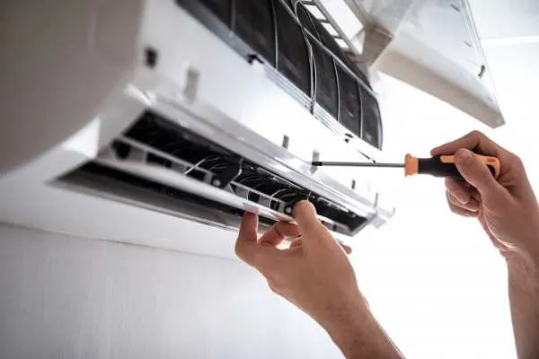 Máy nén bị hỏng là một trong những nguyên nhân khiến điều hòa không mát